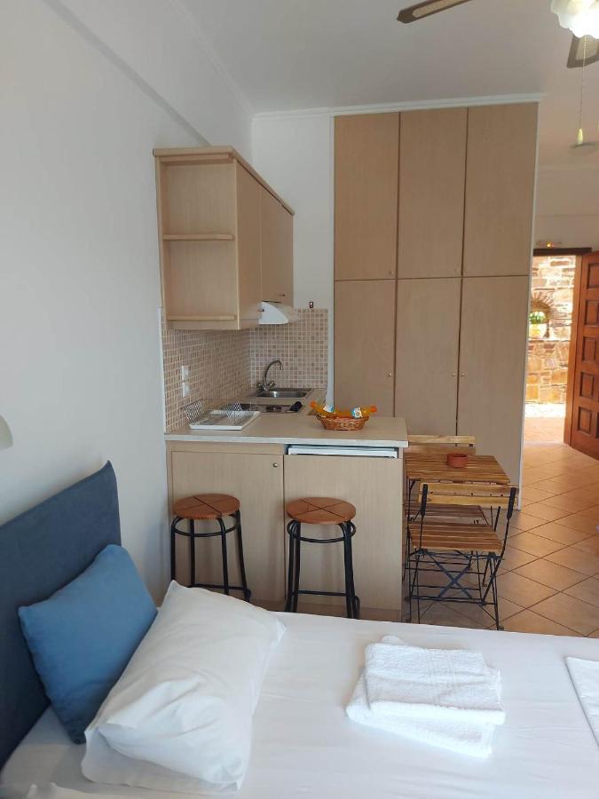 Anarrousa Studios & Apartments Evdhilos Bagian luar foto